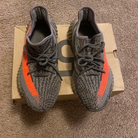 YEEZY BOOST 350 V2 BELUGA SIZE 8 - Picture 3 of 3